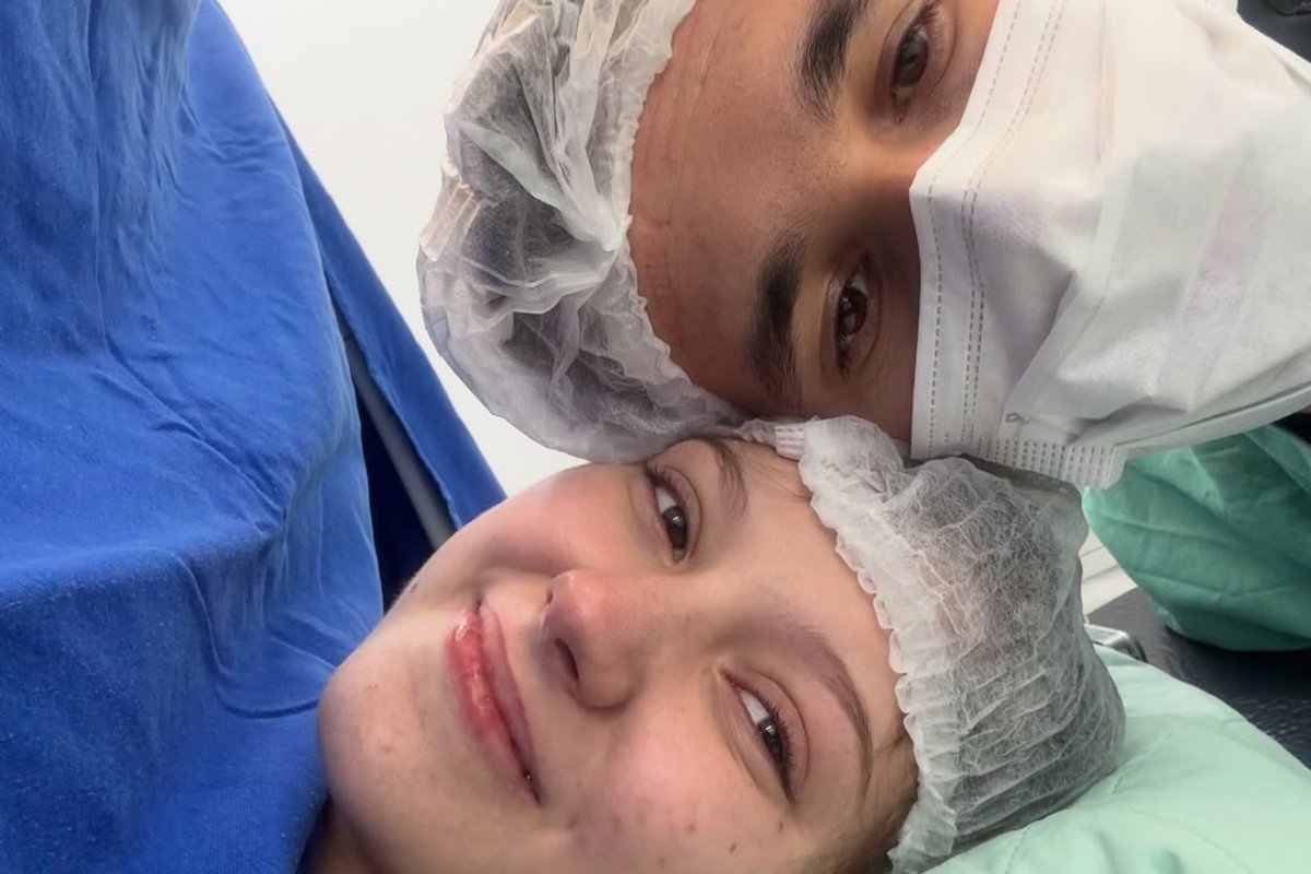 lucas borbas visitando isabel veloso no hospital