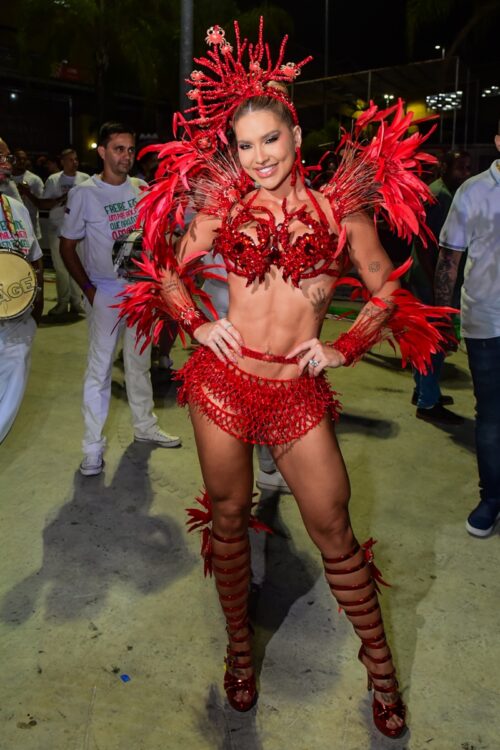 Virginia no mini desfile da Grande Rio