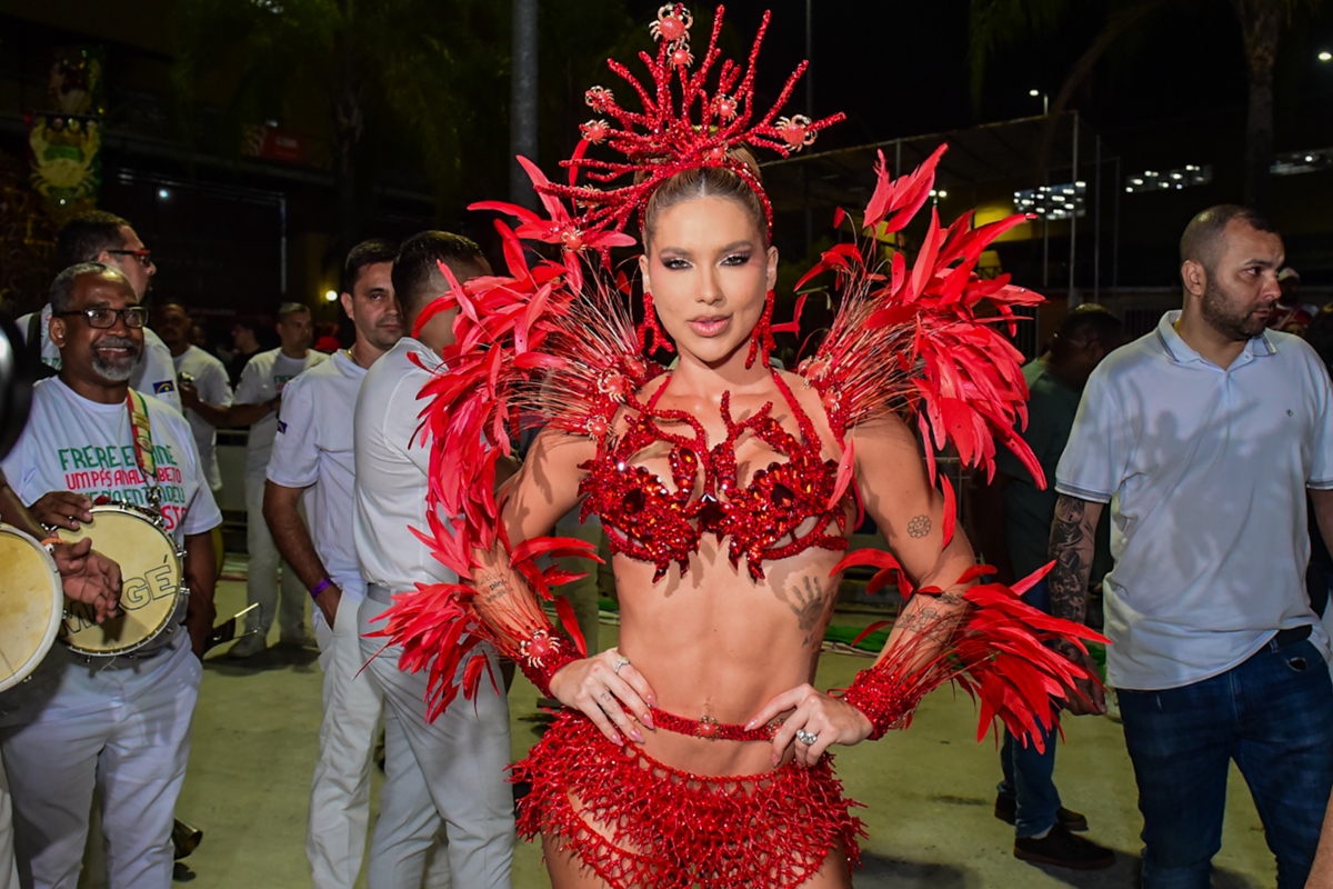 Virginia no mini desfile da Grande Rio