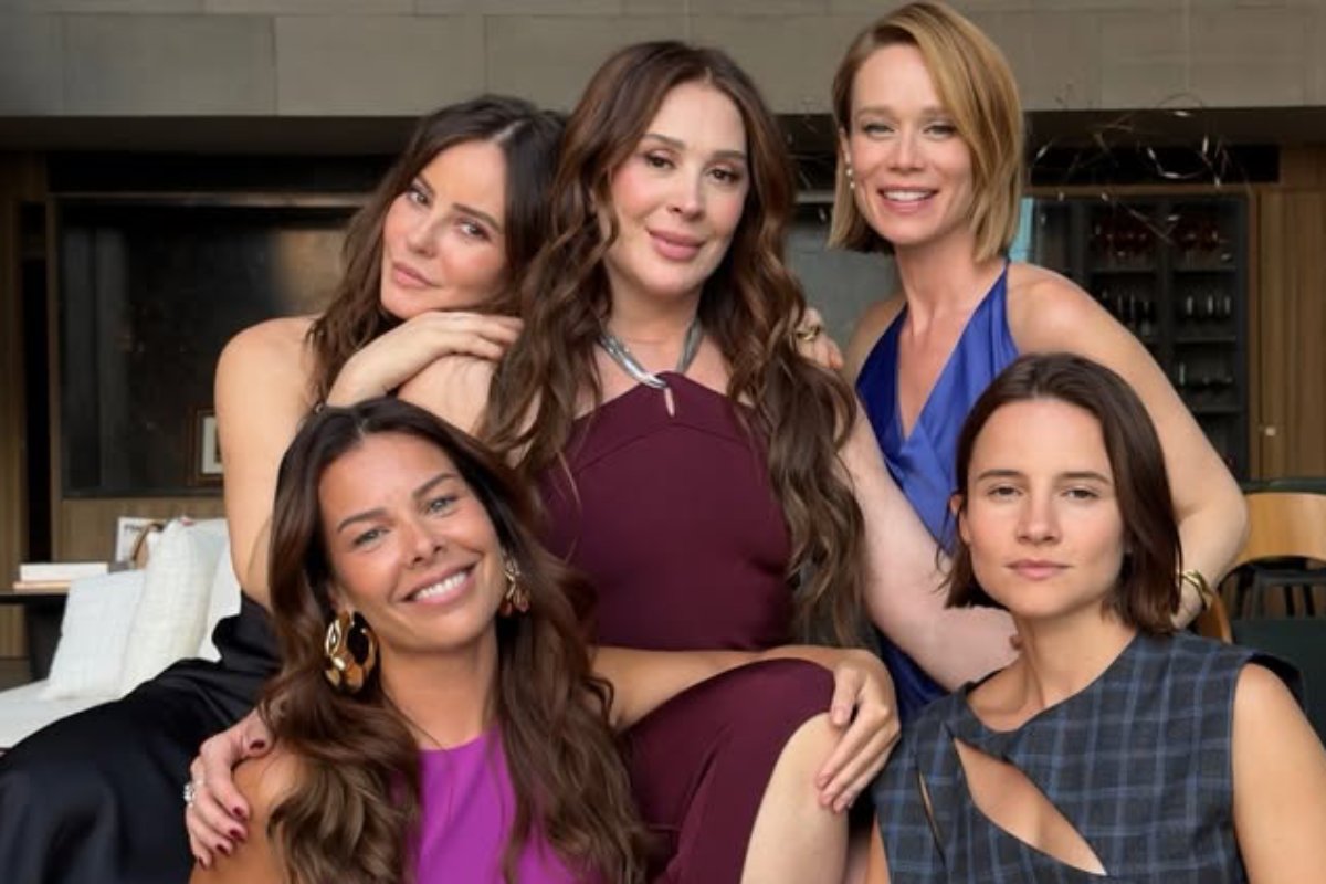 paolla oliveira com claudia raia e amigas em aniverário