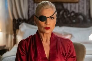 Sandra (Flávia Alessandra) de tapa-olho em 