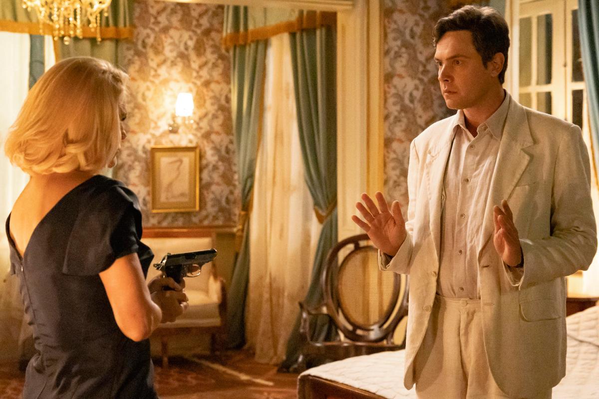 Sandra (Flávia Alessandra) e Candinho (Sergio Guizé) em 