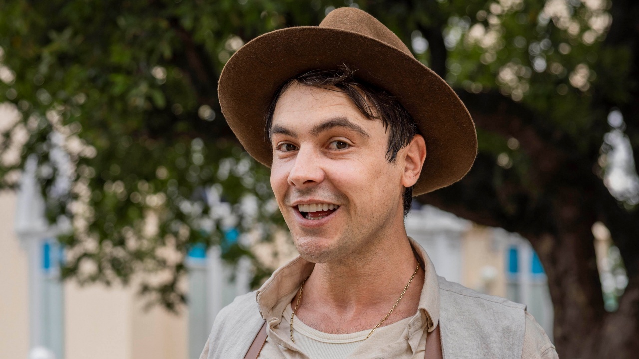 Candinho (Sérgio Guizé)