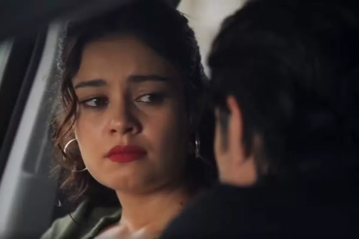 Gerluce (Sophie Charlotte) tensa com Paulinho (Romulo Estrela) em 