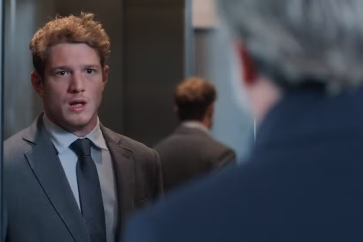 Ferette deixa Leonardo sozinho no elevador em Três Graças