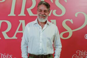 Marcello Escorel como Vicente em Três Graças