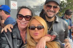 virginia fonseca com a mãe, margareth serrão, e o padrasto, danilo nascimento