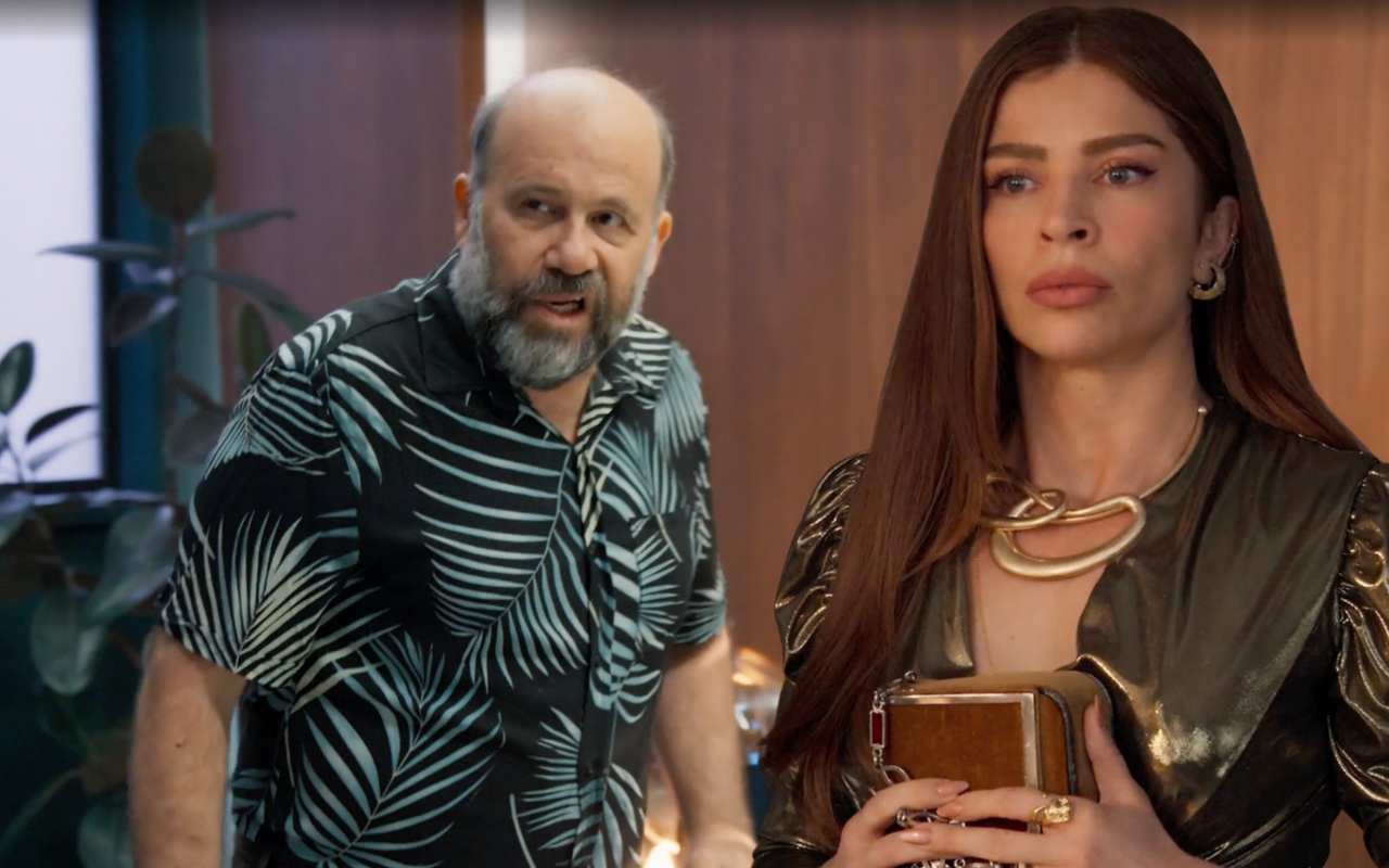 Nos próximos capítulos de “Três Graças”, Arminda mata Célio com um salto agulha após tentativa de chantagem. Cena vai ao ar em 27 de janeiro.