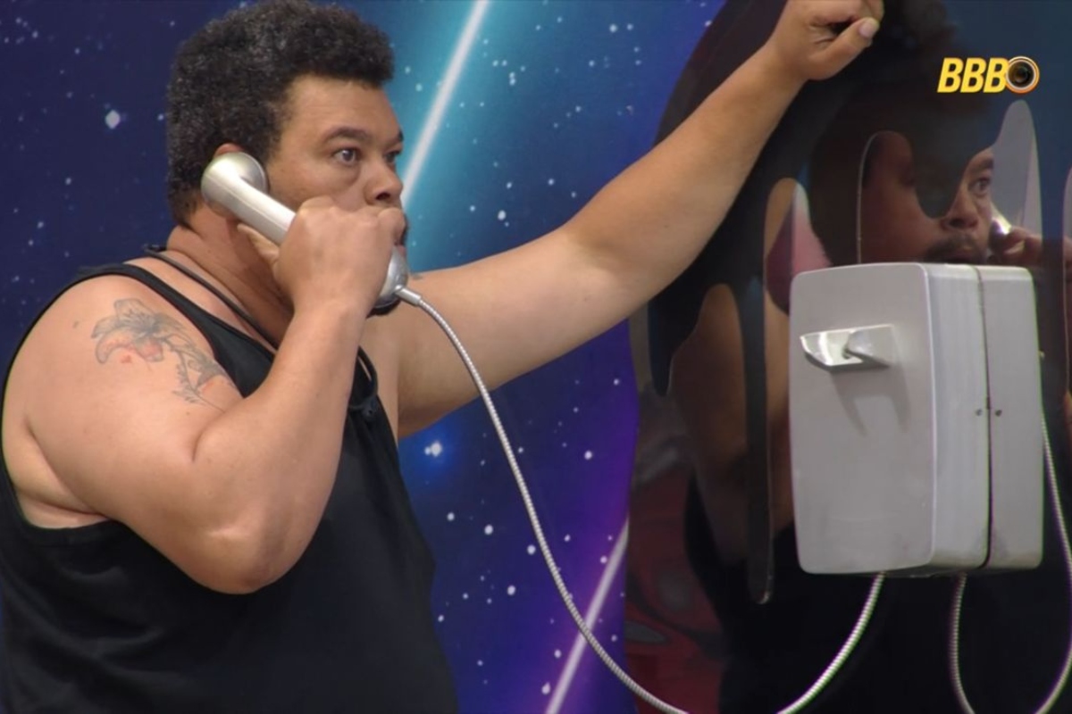 Babu atende o Big Fone