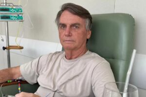 Jair Bolsonaro recebe alta