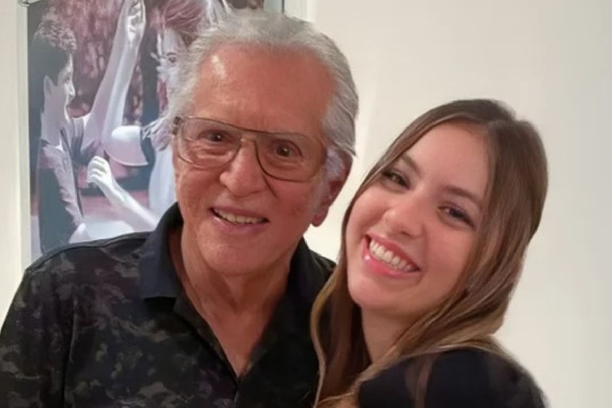 Carlos Alberto de Nóbrega e a neta Bruna Furlan