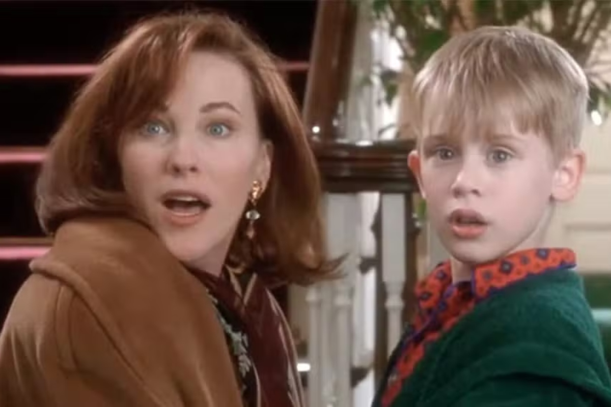 Catherine O'Hara e Macaulay Culkin em 'Esqueceram de Mim'