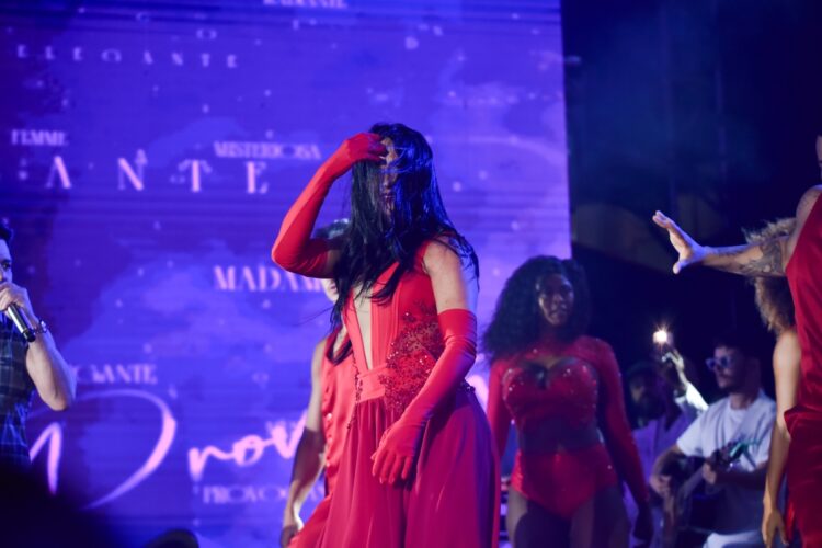 Graciele Lacerda revive época de dançarina 