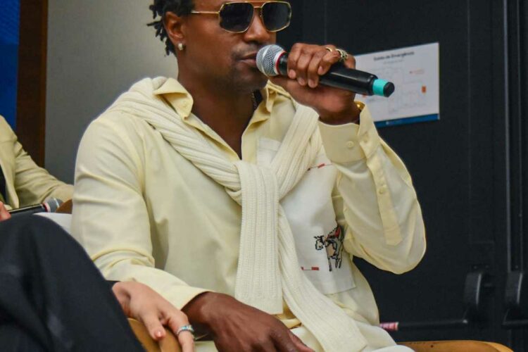 David Júnior na coletiva de Dona Beja