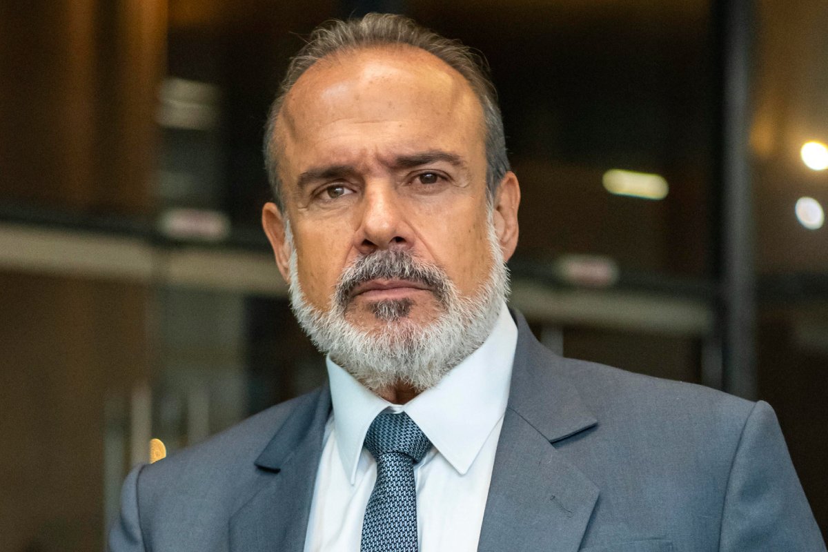 Delegado Jairo (Andre Mattos) em Três Graças