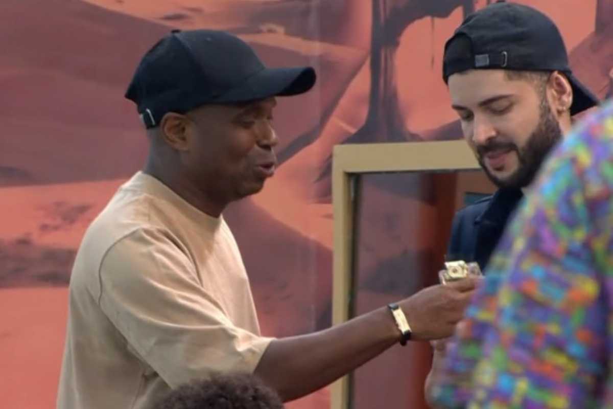 edilson capetinha exibindo perfume de R$ 13 mil no BBB 26