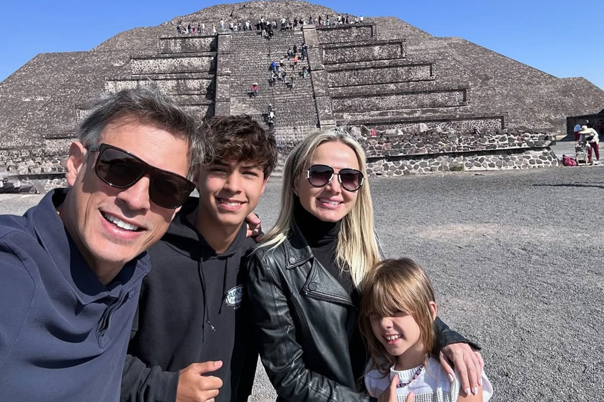 Eliana com a família