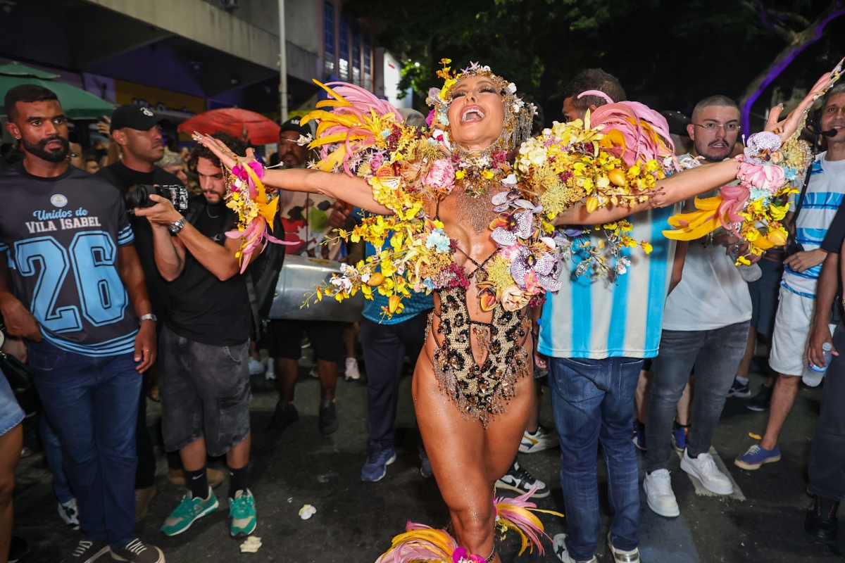 Sabrina Sato no ensaio da Unidos de Vila Isabel