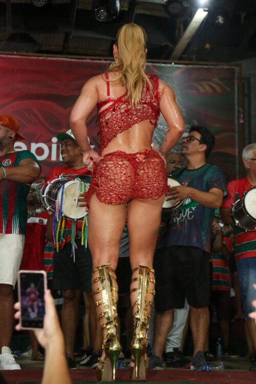 Virginia no ensaio da Grande Rio