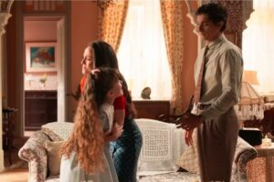 Anabela (Isabelly Carvalho) quer que Túlio (Cadu Libonati) fique longe de Estela (Larissa Manoela) em Êta Mundo Melhor