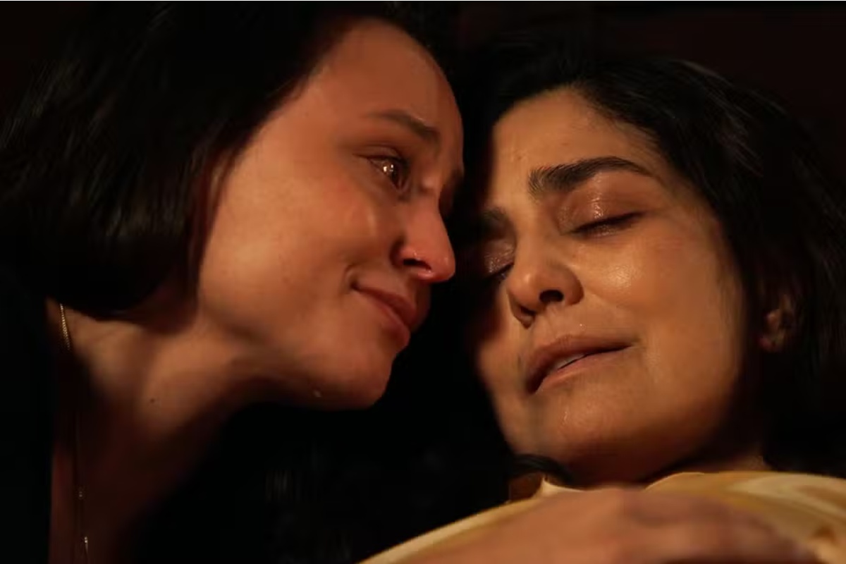 Estela (Larissa Manoela) fica ao lado de Miriam (Leticia Sabatella) nos momentos finais da mãe em 'Êta Mundo Melhor'