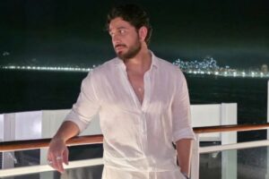 gustavo mioto de branco no ano novo