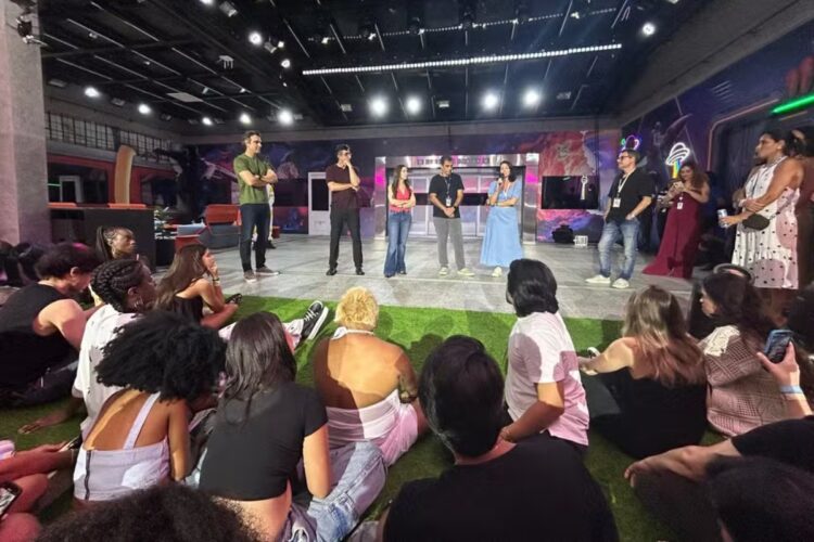 Imprensa e influenciadores visitam a casa do BBB 26