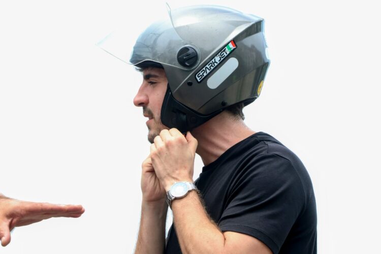 João Augusto grava  no morro do Vidigal (RJ)