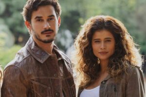 João Raul (Filipe Bragança) e Agrado Garcia (Isadora Cruz) em 