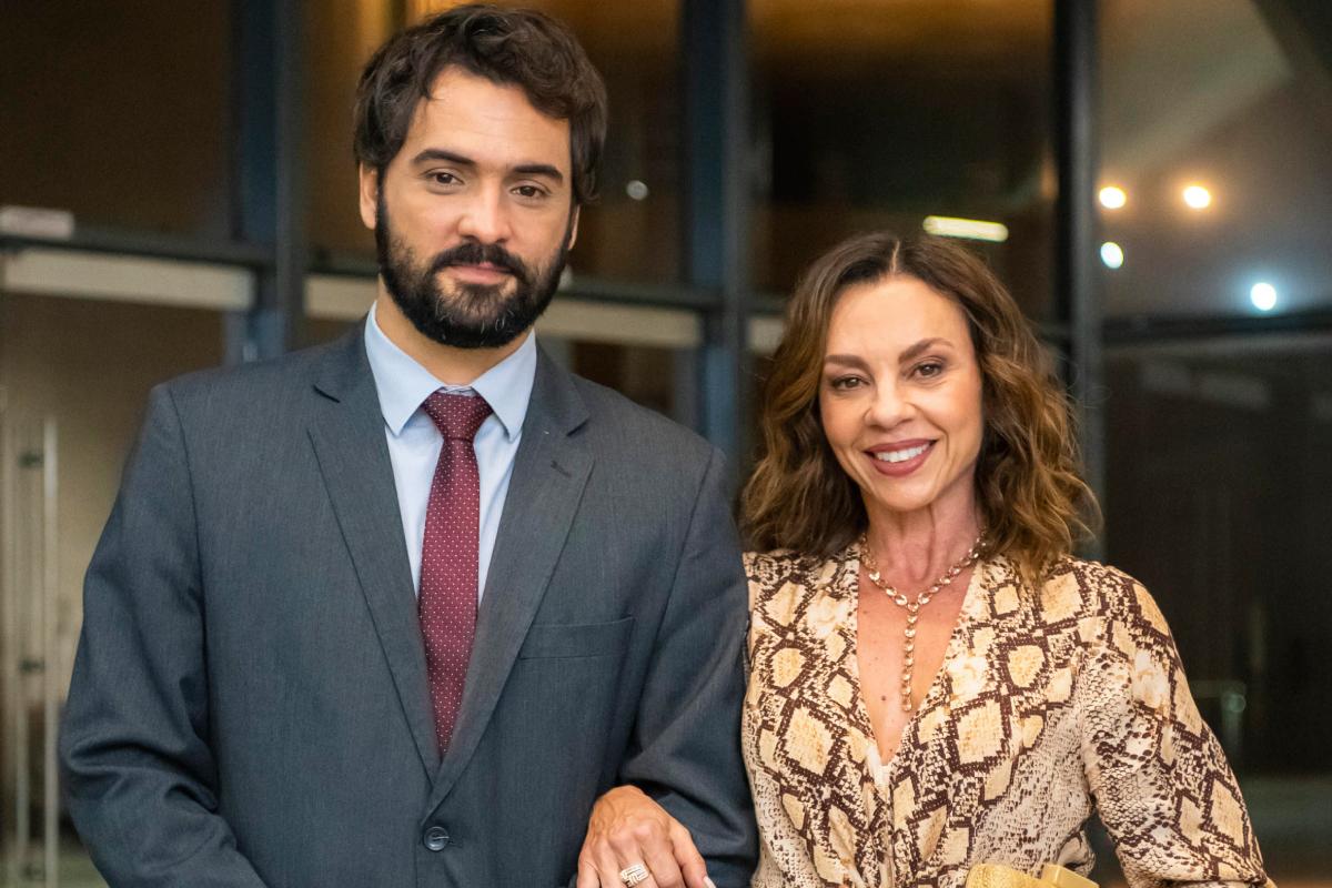 José Maria (Túlio Starling) e Xênica (Carla Marins) em Três Graças