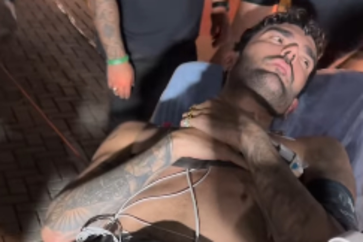 luan pereira na maca em ambulância após passar mal em show