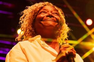 Mart'nalia assaltada