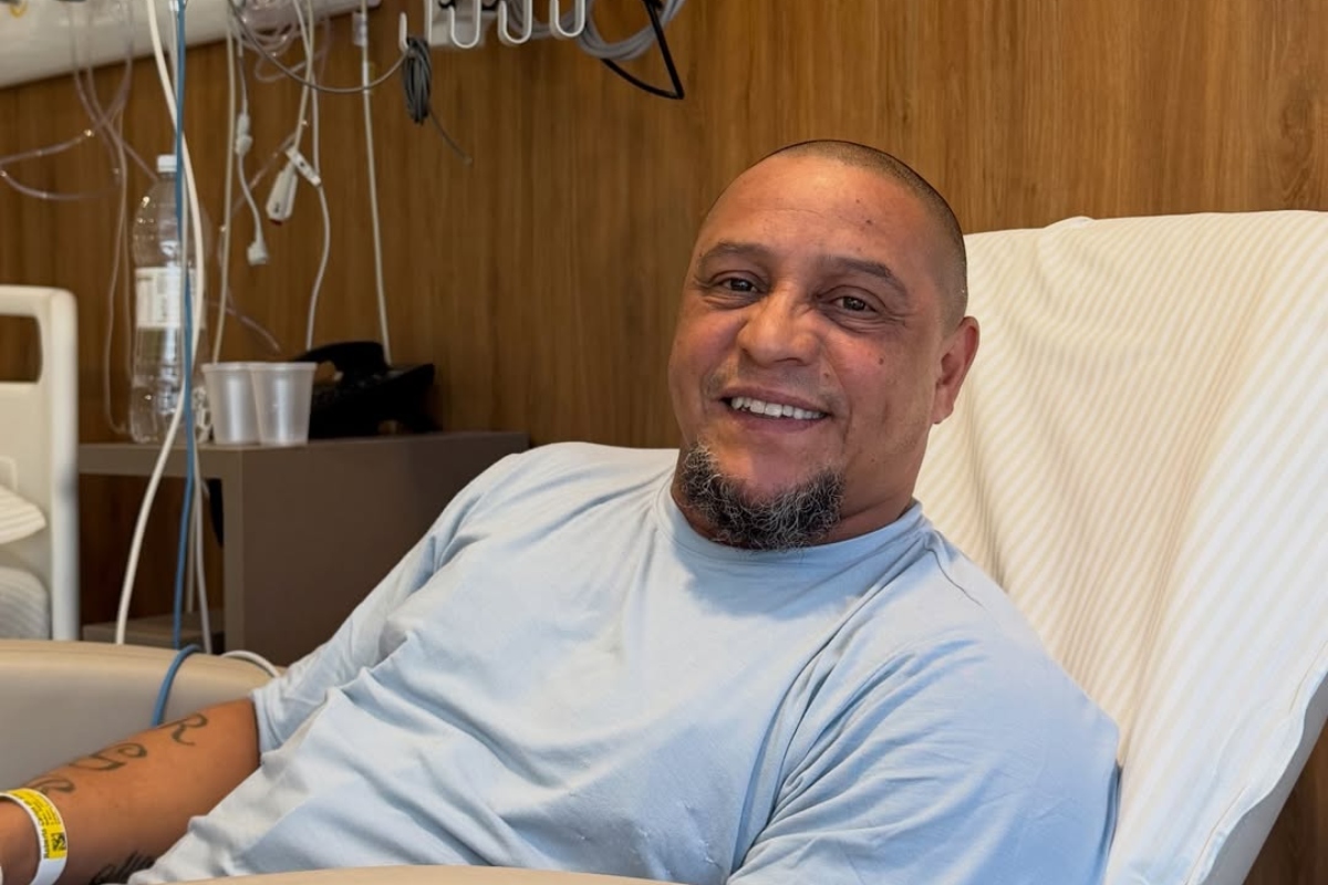 Roberto Carlos recebe alta