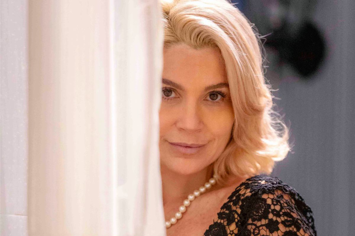 Sandra (Flávia Alessandra) em Êta Mundo Melhor