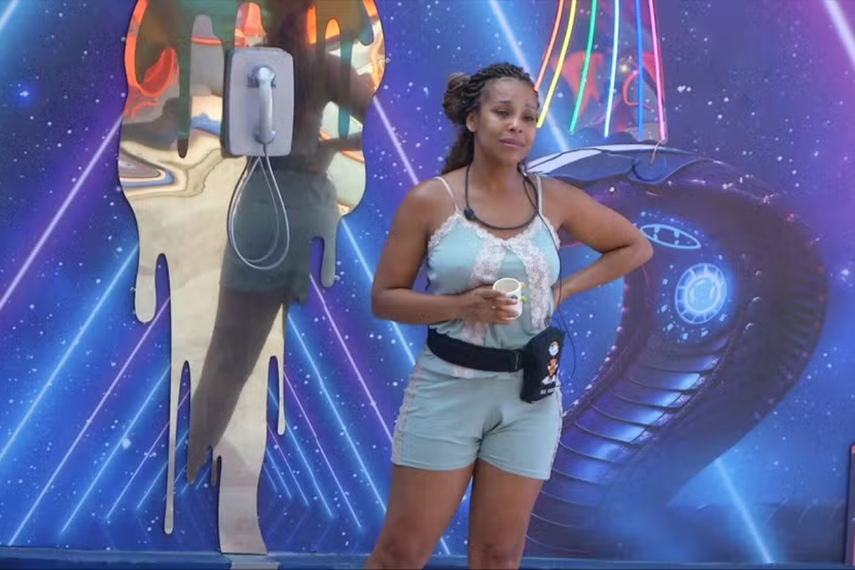 Sol Vega chora na área externa do BBB 26
