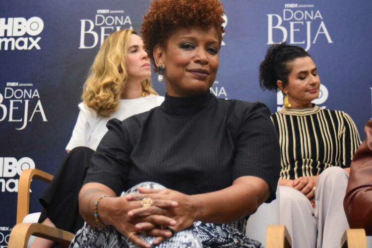 Thalma de Freitas na coletiva de Dona Beja