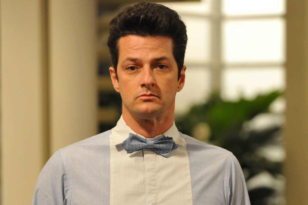 Crô (Marcelo Serrado), de Fina Estampa, reaparece em Três Graças