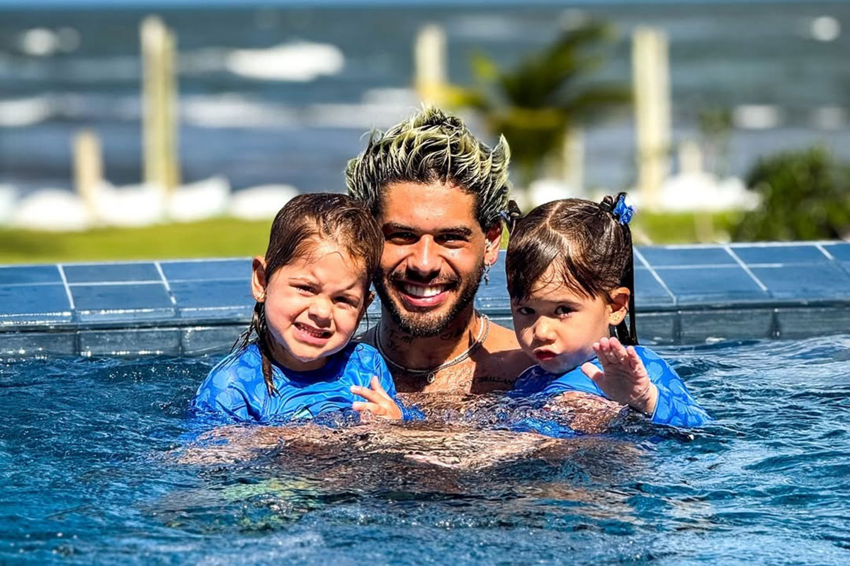 Zé Felipe com as filhas