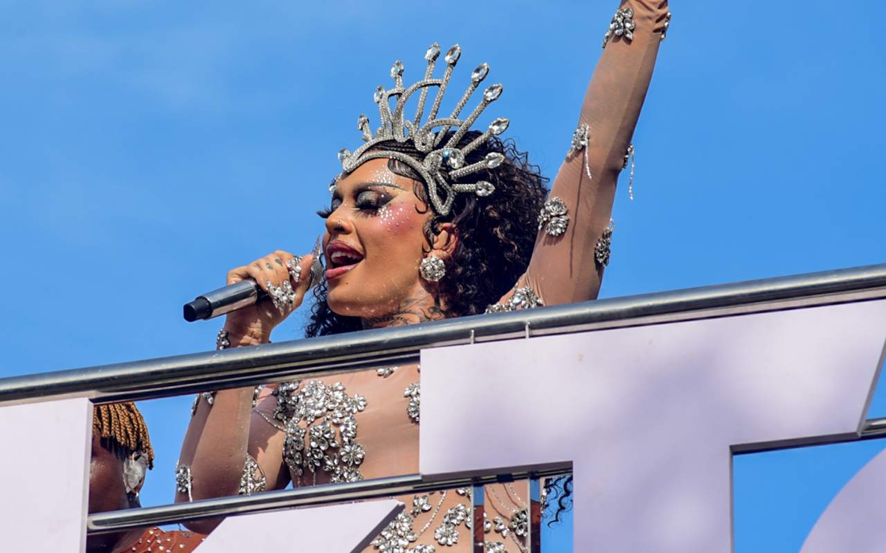 Glória Groove homenageia Preta Gil no Carnaval de SP