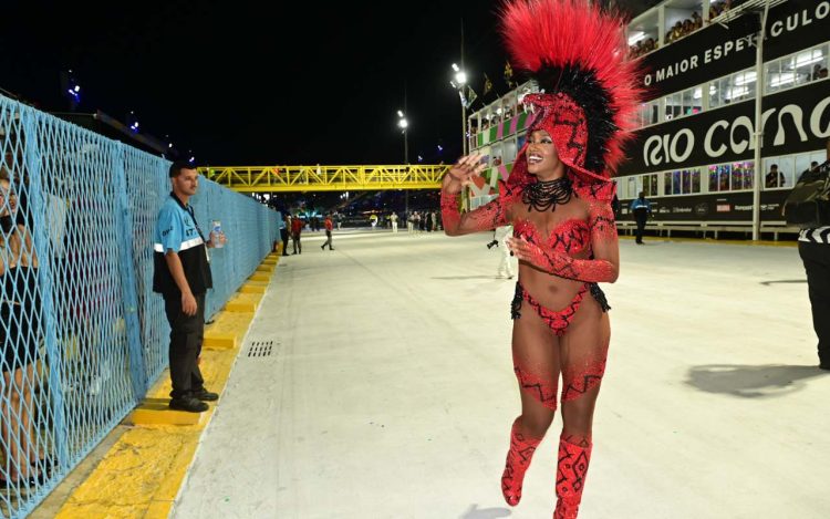 IZA volta à Sapucaí como cobra na Imperatriz – Foto: Leo Franco / AgNews