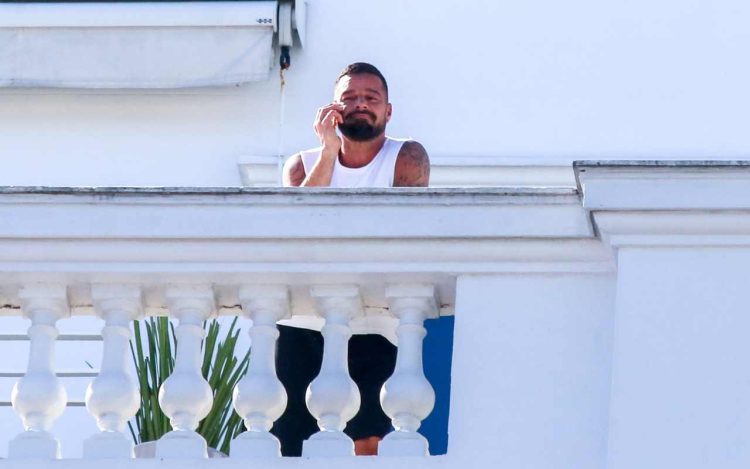 Ricky Martin na varanda do Copacabana Palace  – Fotos: JC Pereira / AgNews