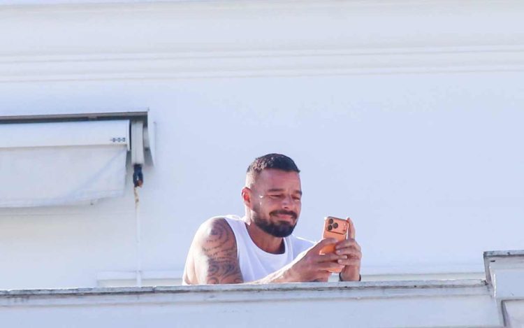 Ricky Martin na varanda do Copacabana Palace – Fotos: JC Pereira / AgNews