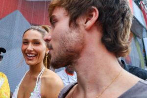 Shawn Mendes e Bruna Marquezine no Trio da Ivete - Foto: Webert Belicio/Agnews