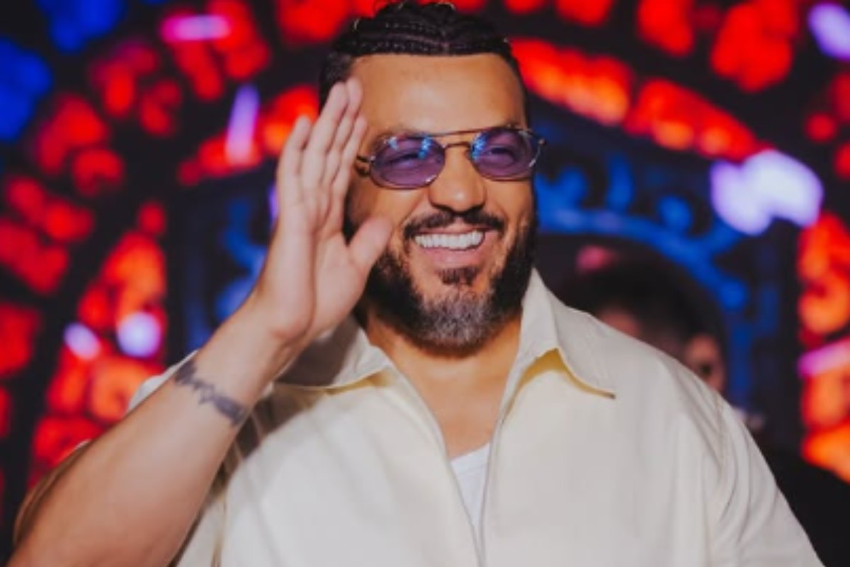 belo sorrindo em show