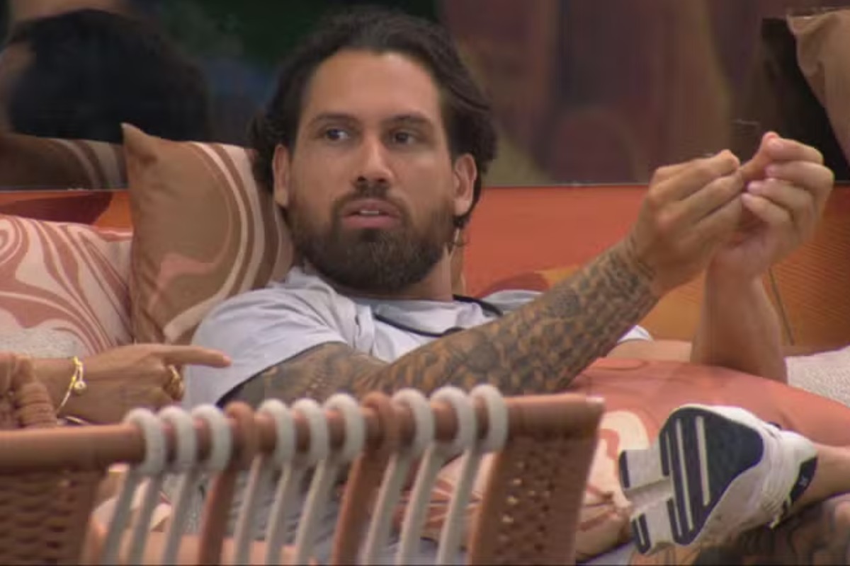 Brigido diz que Leandro Boneco irá sair do BBB 26 por conta de suas 'incoerências'