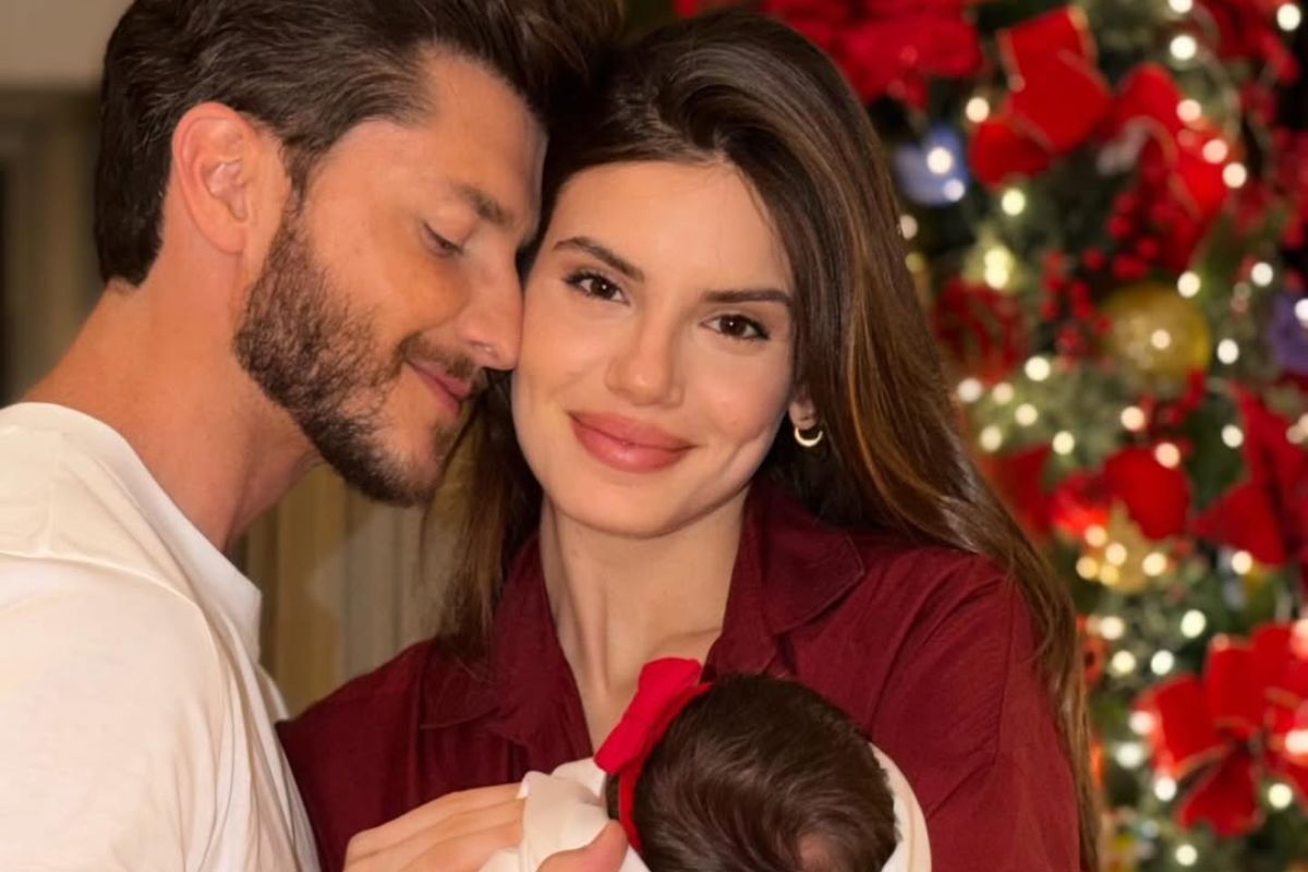 Camila Queiroz, Klebber Toledo e Clara