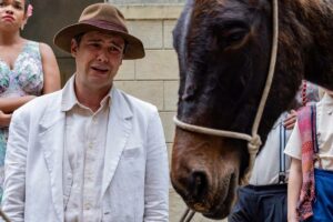 Candinho (Sergio Guizé) chorando por Policarpo em 'Êta Mundo Melhor'