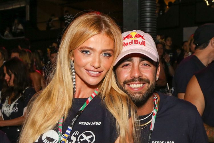 Pedro Scooby e Cintia Dicker