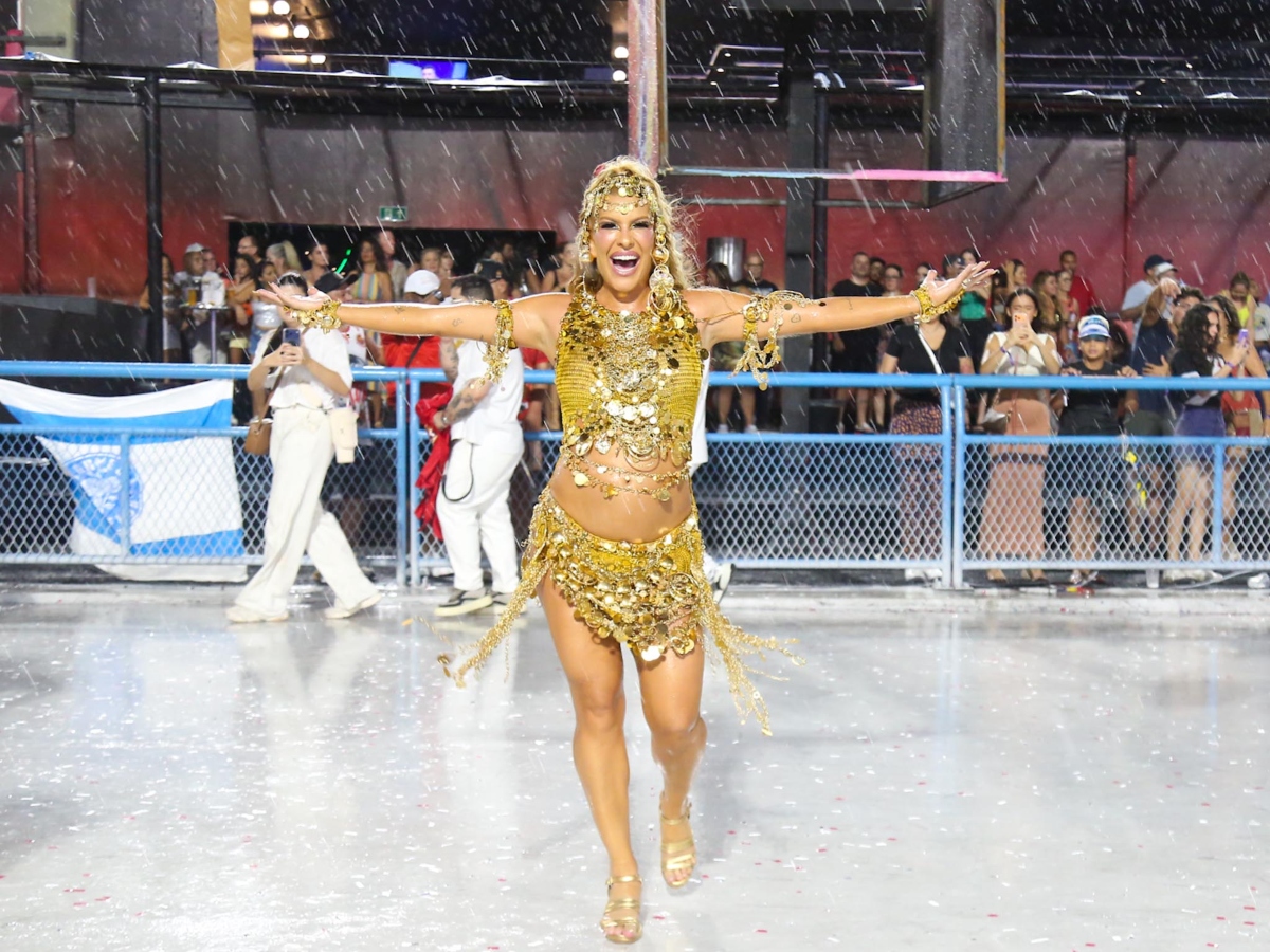 Lore Improta no ensaio da Viradouro