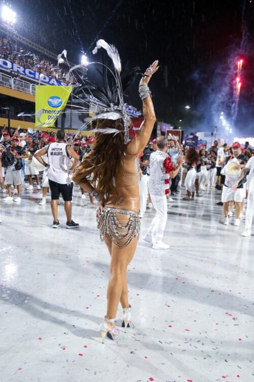 Juliana Paes no ensaio da Viradouro